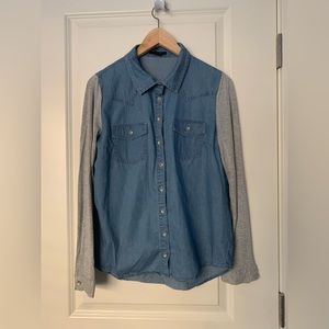 Forever 21 Mixed Material Denim Button-Up Shirt in L